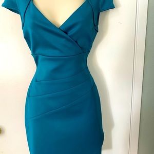 Beautiful GUESS DRESS SIZE 6 perfect condition $35